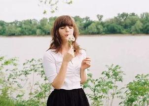 姐弟吃瓜拍照姿势图片,姐弟俩趣味拍照姿势大揭秘