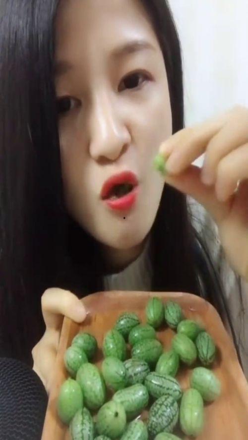 带你吃瓜奇葩美女,瓜田里的独特美女生态