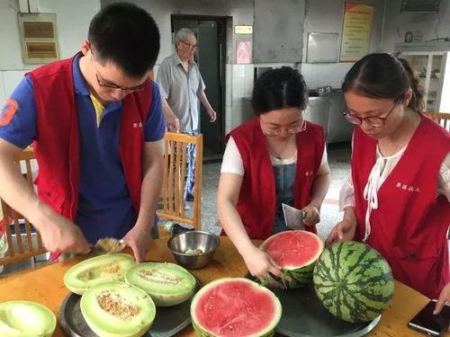 吃瓜的曾奶奶,揭秘老一辈的休闲生活