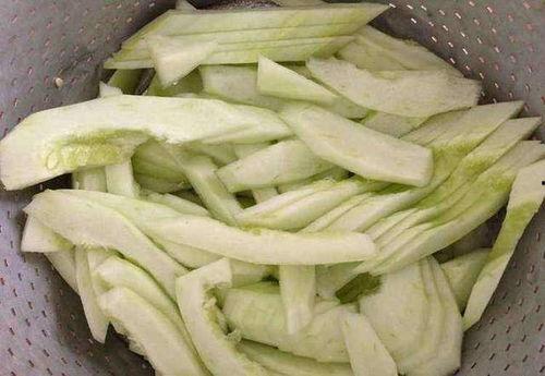 白瓜吃核还是吃皮,是吃核还是吃皮，营养与美味的抉择